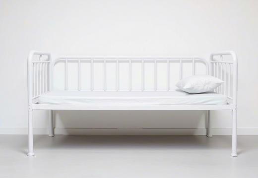 Почему металлические кровати лучший выбор для хостелов и общежитий